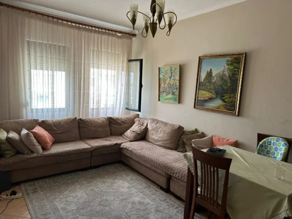 Tirane, jepet me qera apartament 2+1 Kati 5, 75 m² 400 € (Fresk)
