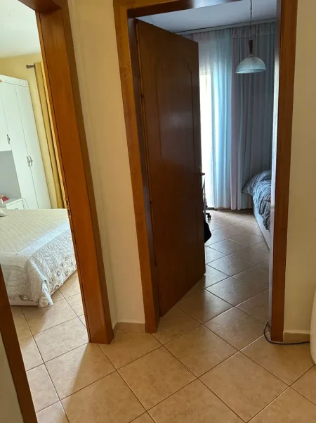 Tirane, jepet me qera apartament 2+1 Kati 5, 75 m² 400 € (Fresk)