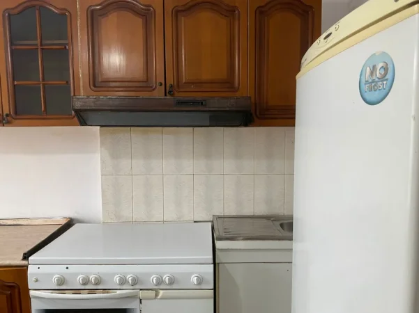 Tirane, jepet me qera apartament 2+1+Ballkon Kati 3, 85 m² 45.000 € (ne rrugen e Dibres Tirane)
