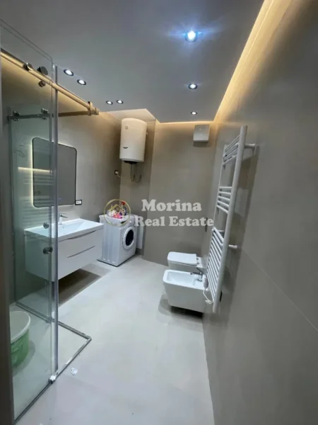Tirane, jepet me qera apartament 1+1 Kati 3, 67 m² 1.000 € (Air Albania Stadium)
