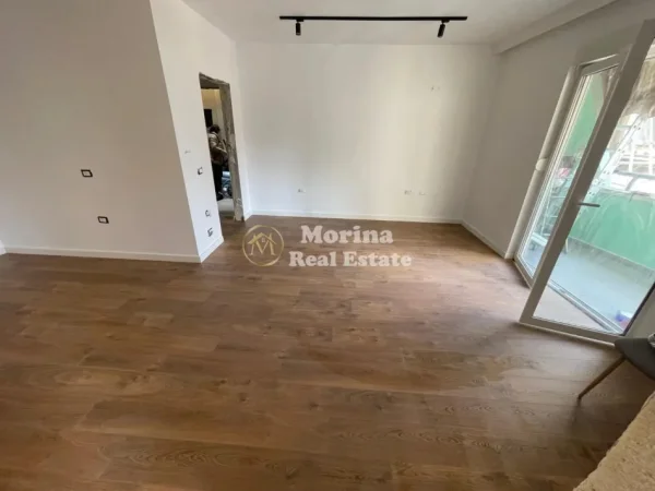 Tirane, jepet me qera apartament 1+1 Kati 3, 67 m² 1.000 € (Air Albania Stadium)