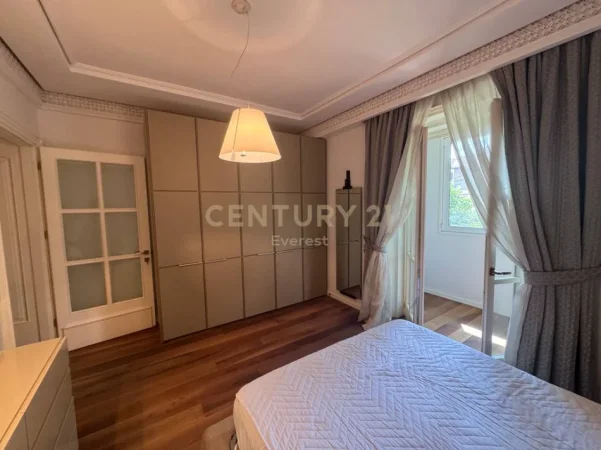 Tirane, jepet me qera apartament 1+1 Kati 2, 75 m² 700 € shkolla e kuqe