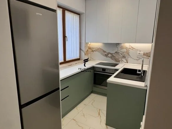 Tirane, jepet me qera apartament 1+1+Ballkon Kati 3, 65 m² 650 € (RRUGA E DIBRES)