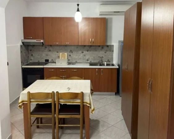 Tirane, jepet me qera garsonier Kati 0, 45 m² 400 € (Komuna e Parisit , kristal center)