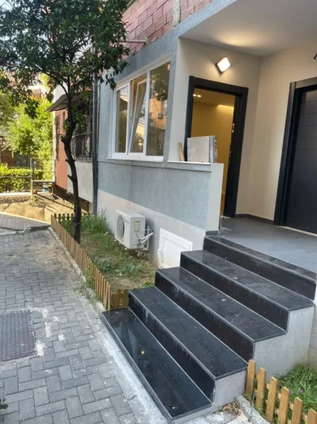 Tirane, jepet me qera ambjent biznesi Kati 1, 28 m² 403 € (Drejtoria e Higjenes)