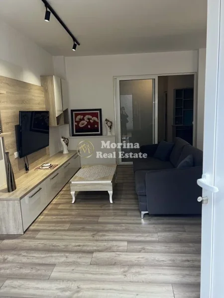 Tirane, jepet me qera apartament 1+1 Kati 1, 60 m² 500 € (Rruga e Barrikadave)