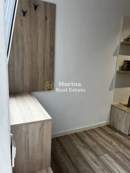 Tirane, jepet me qera apartament 1+1 Kati 1, 60 m² 500 € (Rruga e Barrikadave)