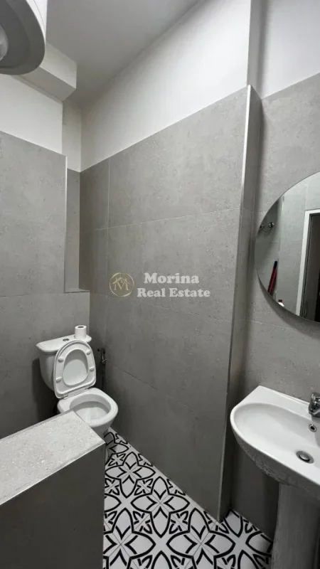 Tirane, jepet me qera apartament 1+1 Kati 1, 60 m² 500 € (Rruga e Barrikadave)