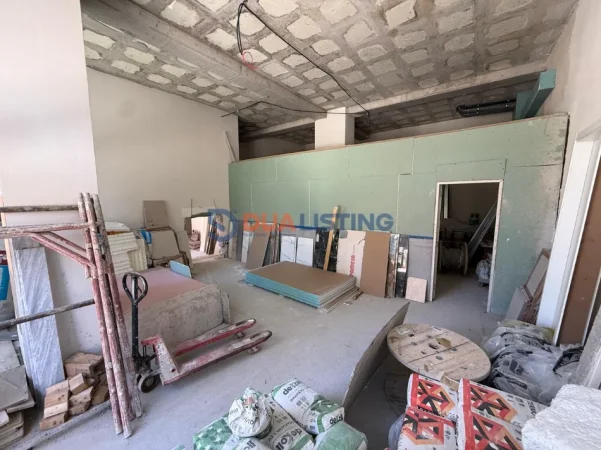 Tirane, shitet dyqan Kati 0, 114 m² 685.000 € (selvia , rruga e dibres)