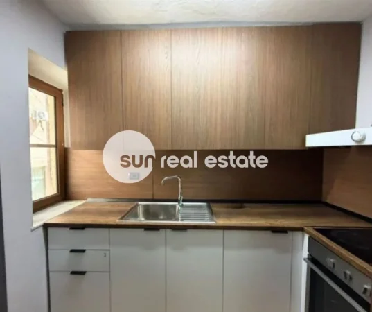 Shkoder, jepet me qera apartament 2+1+Ballkon Kati 1, 70 m² (QENDER)