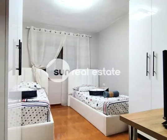 Shkoder, jepet me qera apartament 2+1+Ballkon Kati 1, 70 m² (QENDER)