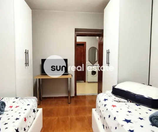 Shkoder, jepet me qera apartament 2+1+Ballkon Kati 1, 70 m² (QENDER)