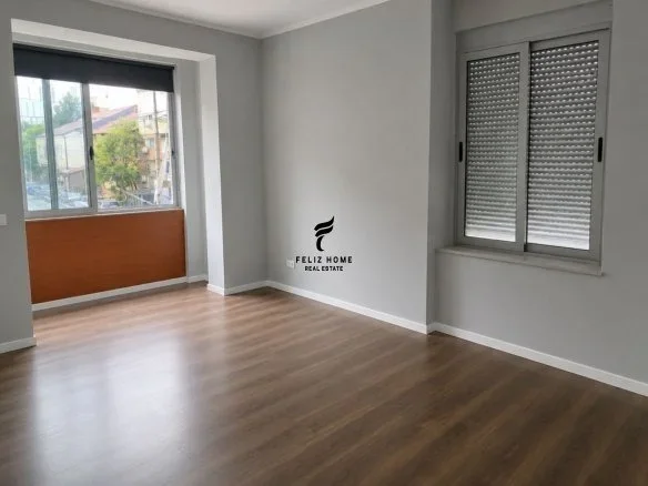 Tirane, jepet me qera zyre Kati 2, 74 m² 550 € (VASIL SHANTO)