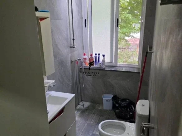 Tirane, jepet me qera zyre Kati 2, 74 m² 550 € (VASIL SHANTO)