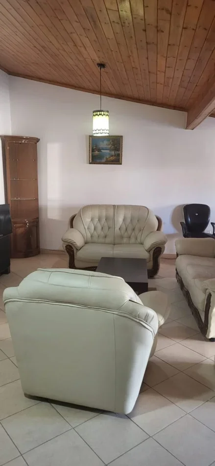 Tirane, jepet me qera apartament 1+1 Kati 3, 55 m² 350 € (Kinostudio)