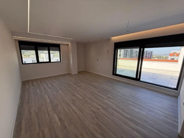 Tirane, jepet me qera ambjent biznesi Kati 8, 172 m² 1.300 € (Urban Gate, Astir)