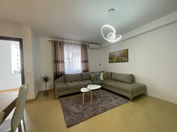 Tirane, jepet me qera apartament 2+1 Kati 4, 100 m², 70.000 leke (Bulevard Zogu i Pare)