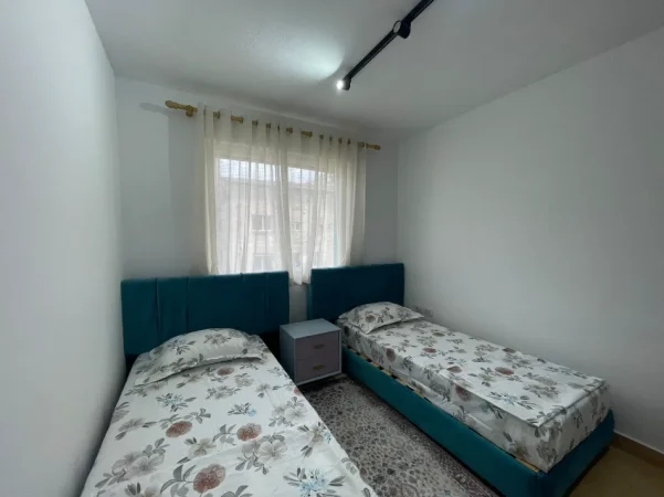 Tirane, jepet me qera apartament 2+1 Kati 4, 100 m², 70.000 leke (Bulevard Zogu i Pare)