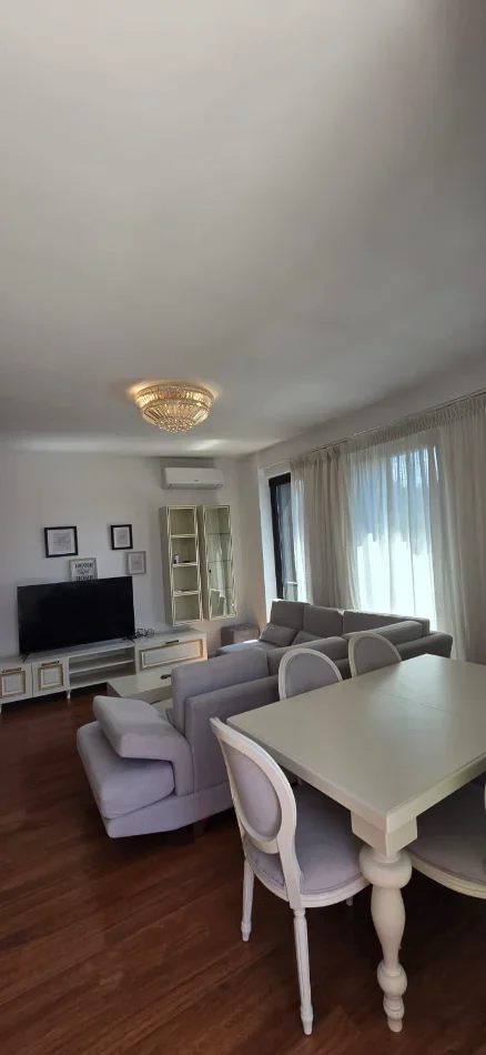 Tirane, jepet me qera apartament 2+1+Aneks+Ballkon , 900 € (rruga e elbasanit)