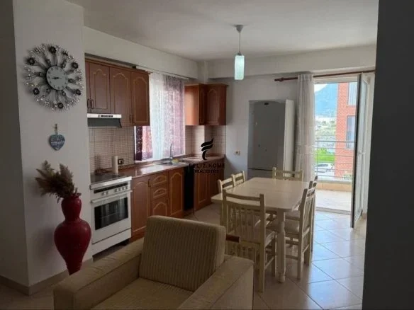 Tirane, jepet me qera apartament 3+1 Kati 2, 120 m² 550 € (JORDAN MISJA)