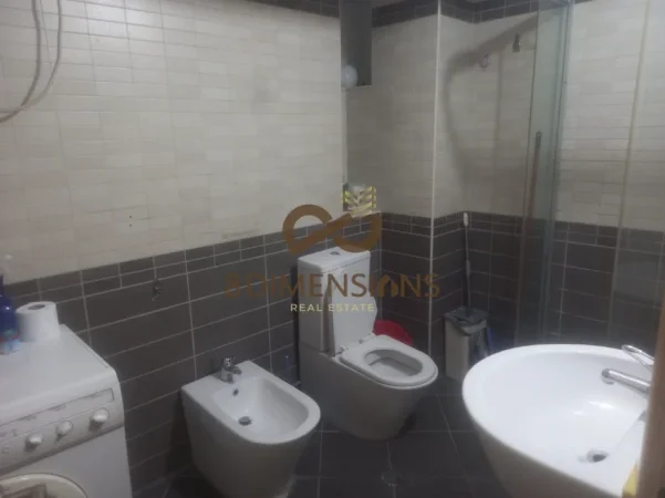 Tirane, jepet me qera apartament 2+1+Ballkon Kati 2, 90 m² 600 € (21 dhjetori)