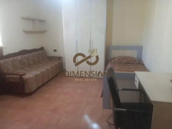 Tirane, jepet me qera apartament 2+1+Ballkon Kati 2, 90 m² 600 € (21 dhjetori)
