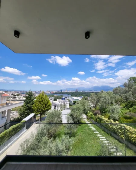 Tirane, jepet me qera Vile 3 Katshe , 400 m² 3.500 € (Liqeni i Thate)