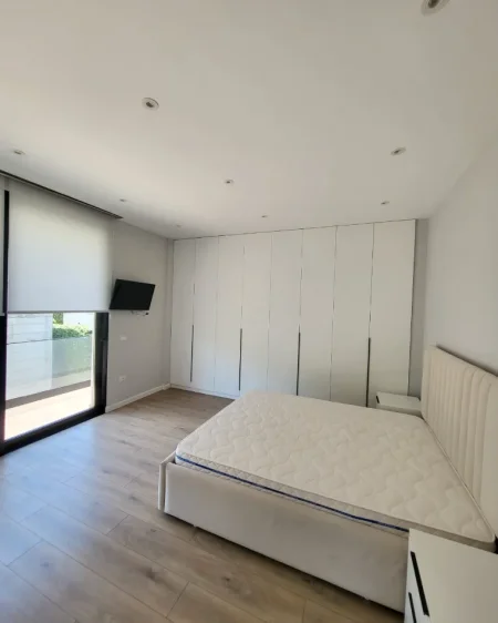 Tirane, jepet me qera Vile 3 Katshe , 400 m² 3.500 € (Liqeni i Thate)