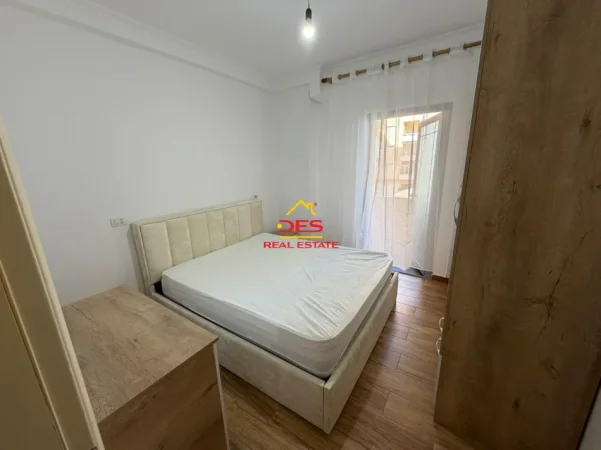 Vlore, jepet me qera apartament 1+1+Ballkon Kati 1, 60 m² 348 € (Rruga Pelivan Leskaj)