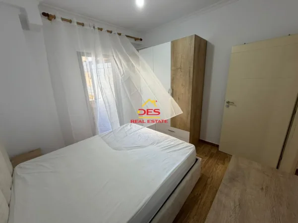 Vlore, jepet me qera apartament 1+1+Ballkon Kati 1, 60 m² 348 € (Rruga Pelivan Leskaj)