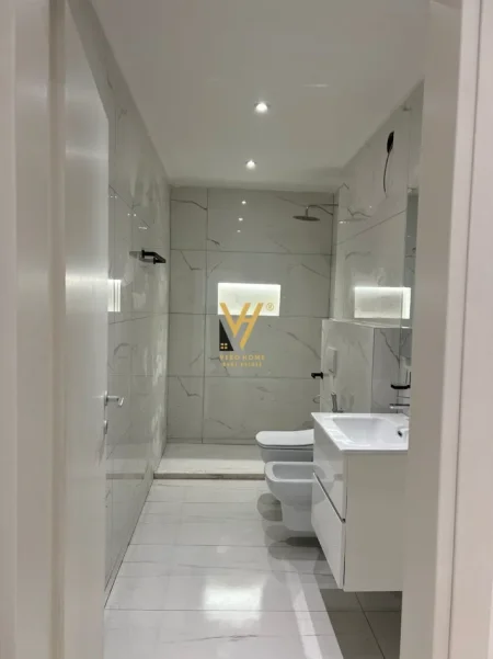 Tirane, jepet me qera zyre Kati 6, 190 m² 2.000 € (AIR ALBANIA)