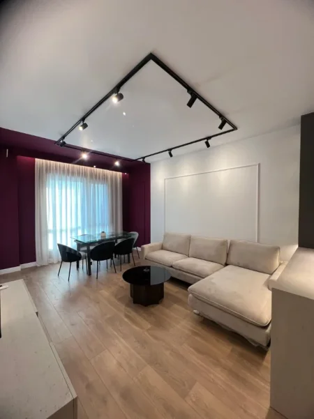 Tirane, jepet me qera apartament 2+1 Kati 1, 90 m² 1.000 € (PERBALLE UET , KOMPLEKSI GREEN HARMONY)
