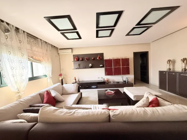 Vlore, jepet me qera apartament 2+1 Kati 5, 80 m² 500 € (VLORE)
