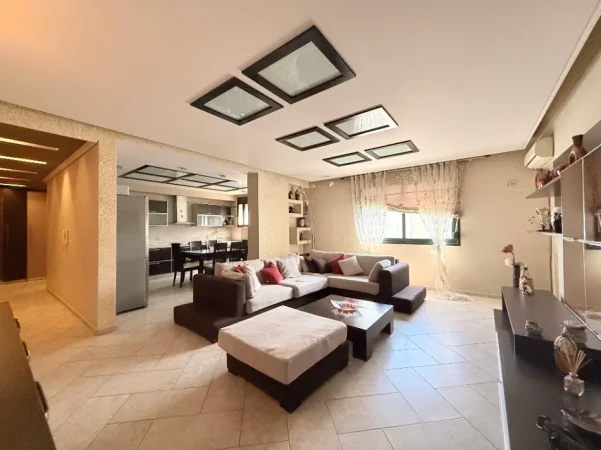 Vlore, jepet me qera apartament 2+1 Kati 5, 80 m² 500 € (VLORE)