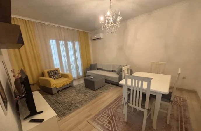 Tirane, jepet me qera apartament 3+1 Kati 3, 100 m² 1.000 € (PRANE GJYKATES SE LARTE)