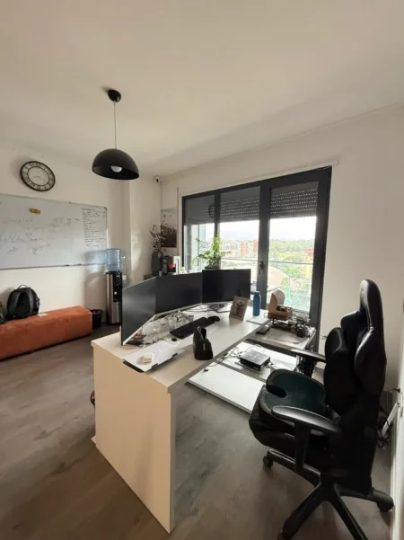Tirane, jepet me qera zyre Kati 9, 125 m² 900 € 