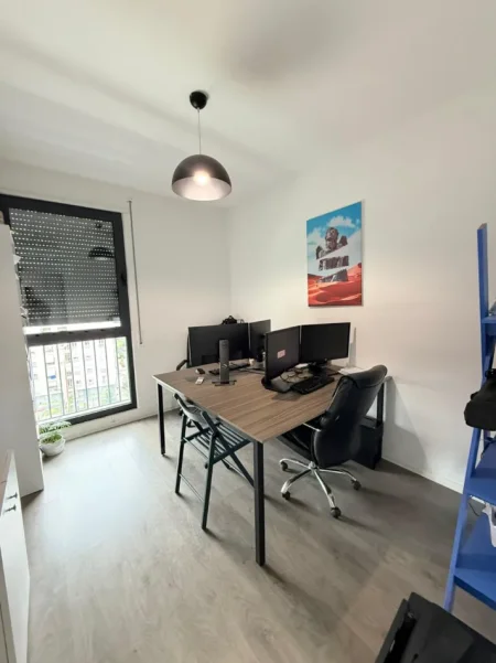 Tirane, jepet me qera zyre Kati 9, 125 m² 900 € 