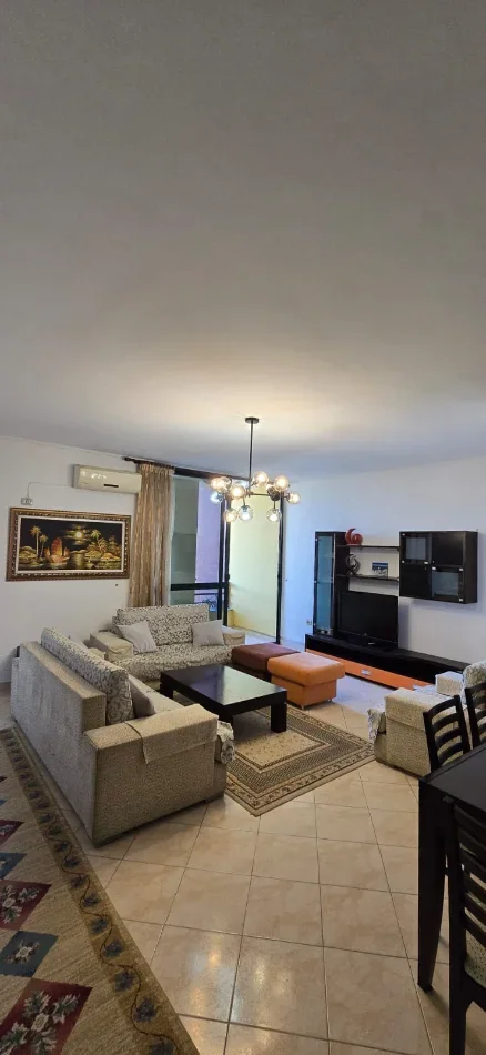 Tirane, jepet me qera apartament 3+1 Kati 3, 110 m² 700 € (rruga e kavajes , 21 Dhjetori)