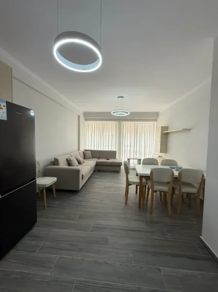 Tirane, jepet me qera apartament 1+1 , 70 m² 500 € (Astir)