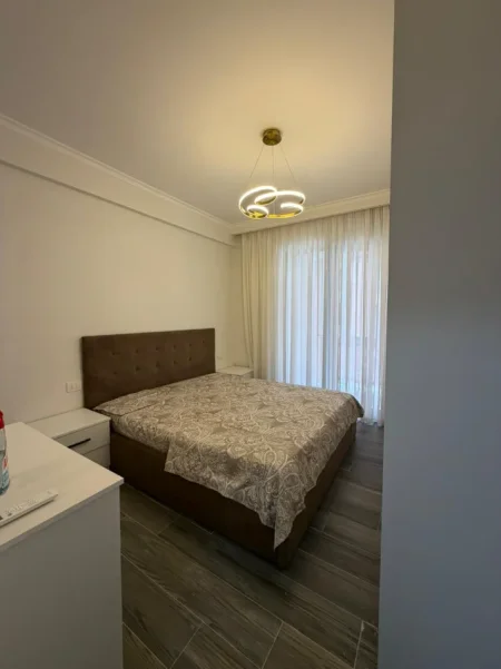Tirane, jepet me qera apartament 1+1 , 70 m² 500 € (kashar , casa italia)