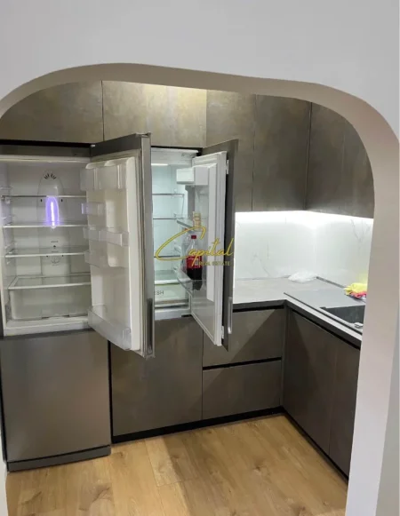 Tirane, jepet me qera apartament 1+1 Kati 4, 70 m² 600 € (21 DHJETORI)