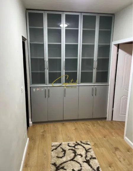 Tirane, jepet me qera apartament 1+1 Kati 4, 70 m² 600 € (21 DHJETORI)