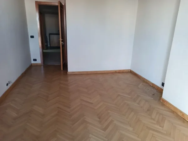 Tirane, jepet me qera zyre Kati 7, 130 m² 1.800 € (Torre Drin)