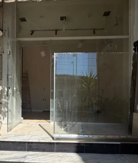 Tirane, shitet ambjent biznesi Kati 1, 25 m² 165000 € (Rruga e Barrikadave)
