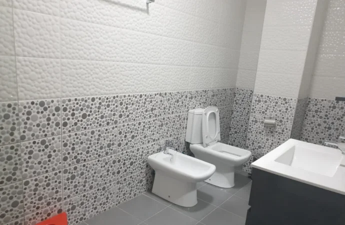 Tirane, shitet apartament 3+1 Kati 2, 211 m² 330000 € (Liqeni I Thate)