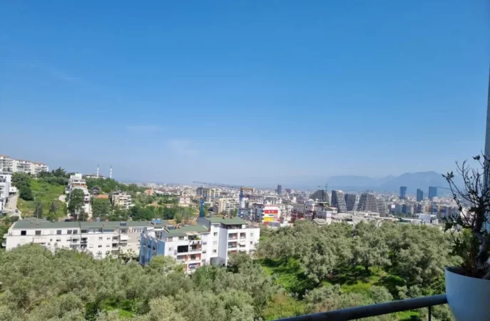 Tirane, shitet apartament 3+1 Kati 2, 211 m² 330000 € (Liqeni I Thate)