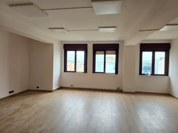 Tirane, jepet me qera zyre Kati 10, 96 m² 1.800 € (Torre Drin)