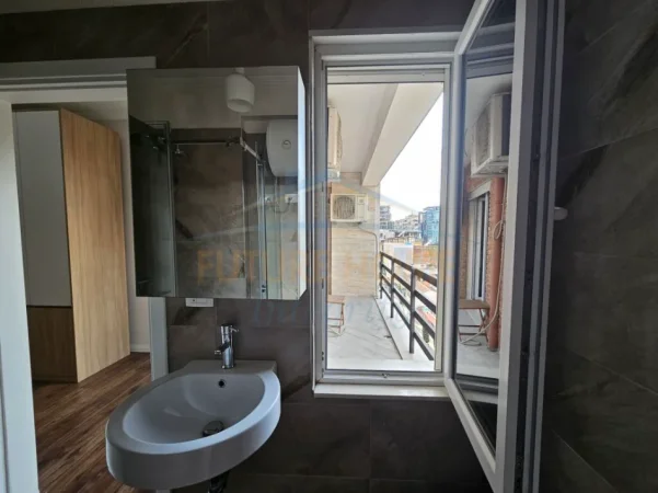 Tirane, jepet me qera apartament 2+1+2 Kati 4, 107 m² 750 € (Selvia, shkolla Partizani)