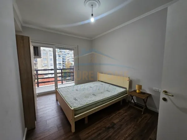 Tirane, jepet me qera apartament 2+1+2 Kati 4, 107 m² 750 € (Selvia, shkolla Partizani)