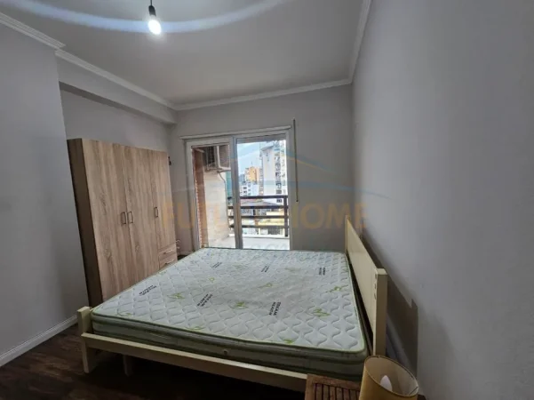 Tirane, jepet me qera apartament 2+1+2 Kati 4, 107 m² 750 € (Selvia, shkolla Partizani)